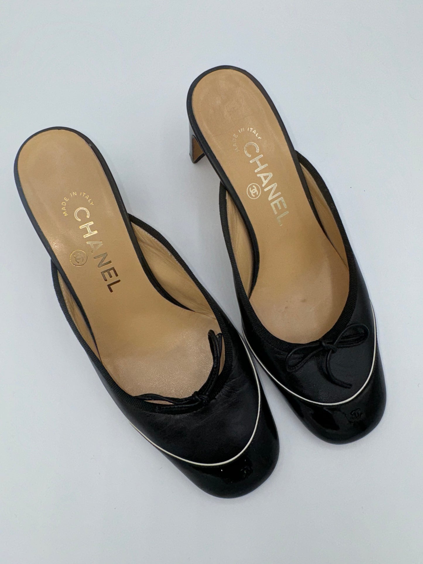 Chanel Vintage black/white mules 36
