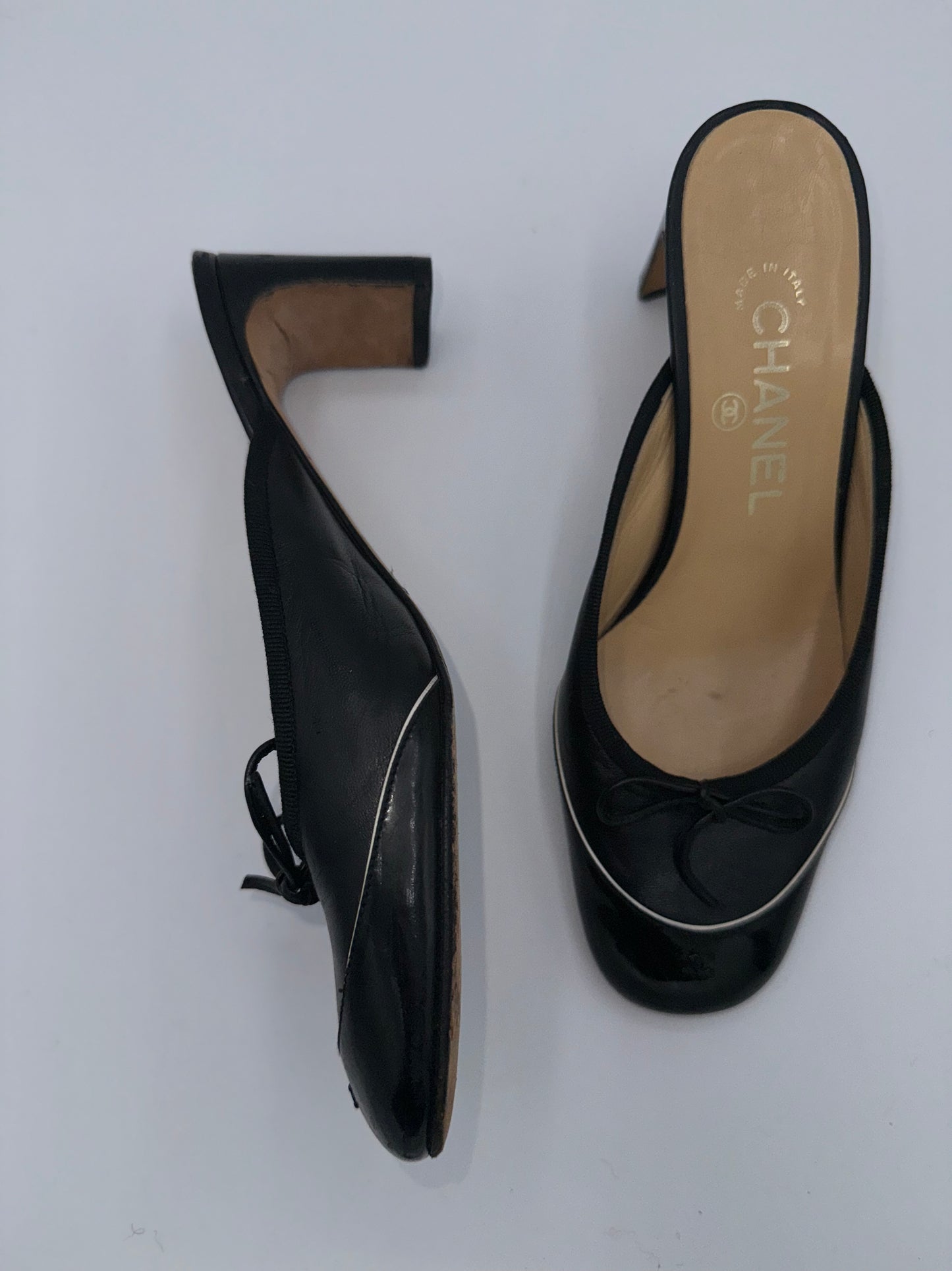 Chanel Vintage black/white mules 36