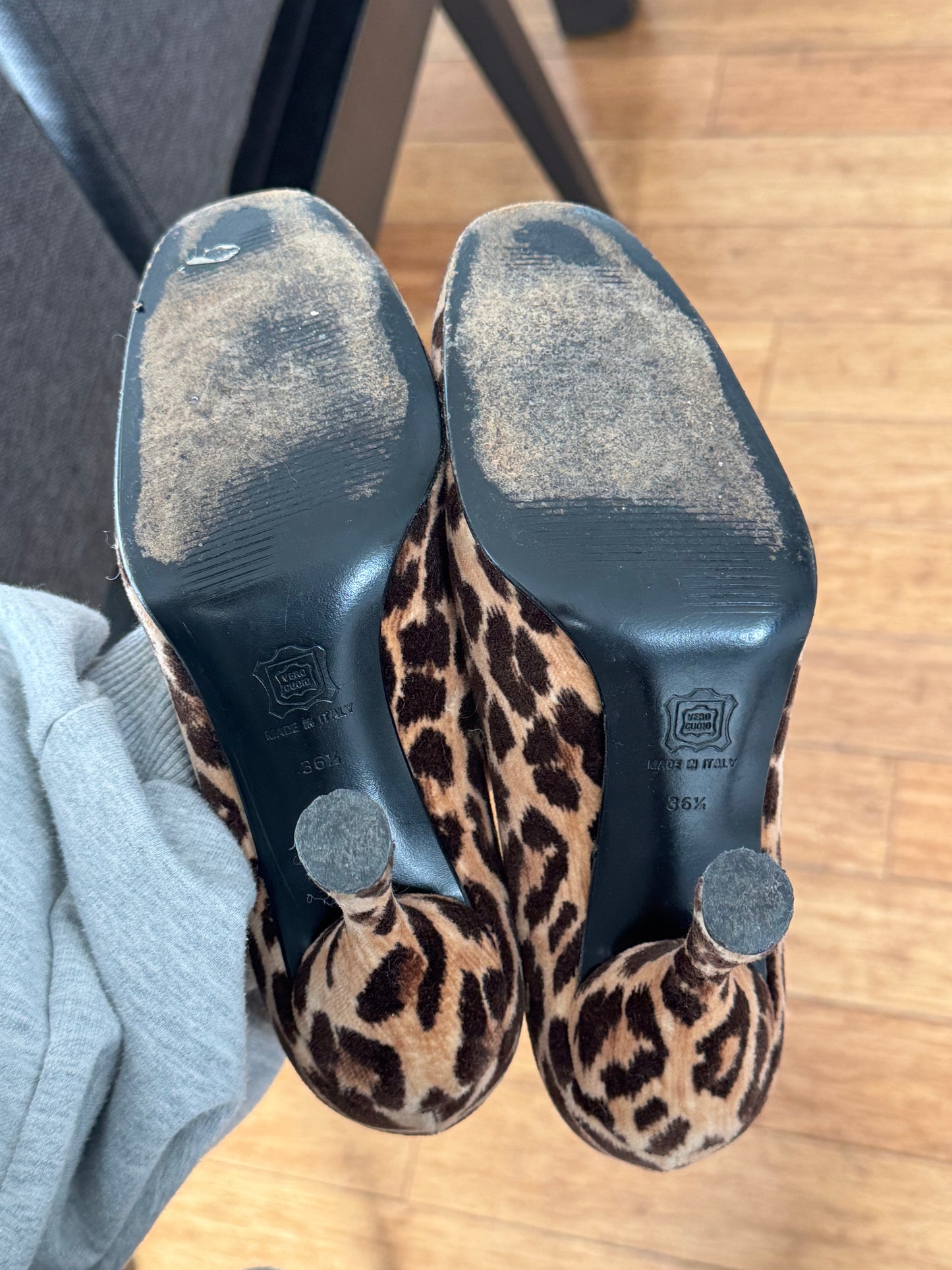 Dolce & Gabbana F/W 1998 Leopard Velour Pumps 36.5