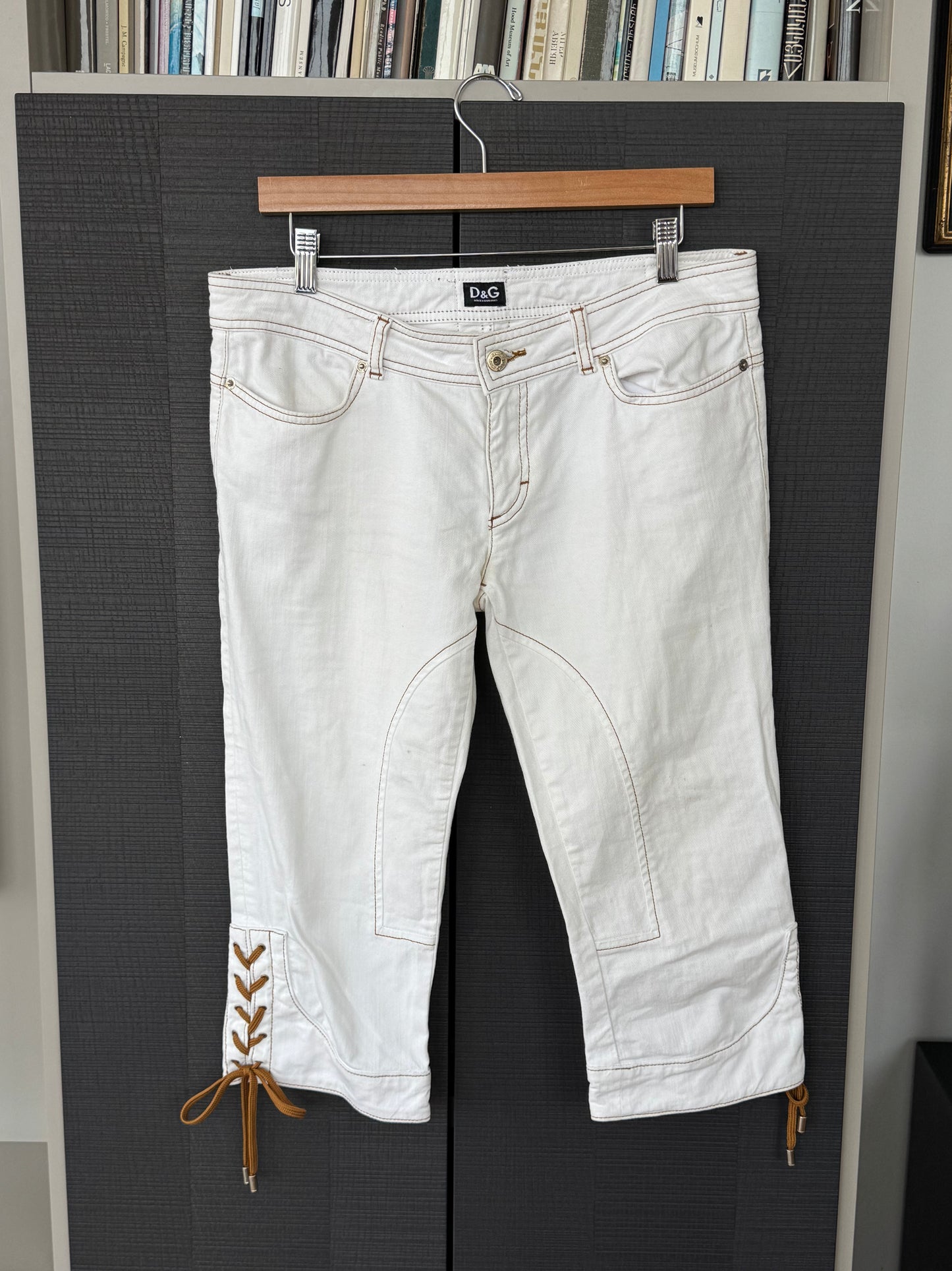 D&G Lace-Up Capri Pants